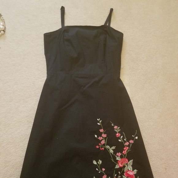 Rw&co Black A Line Dress with embroidered flowers - Picture 1 of 6